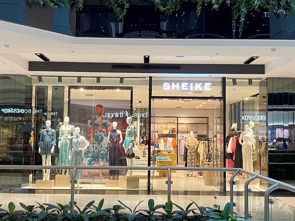 Existing Sheike storefront in the mall before the redesign